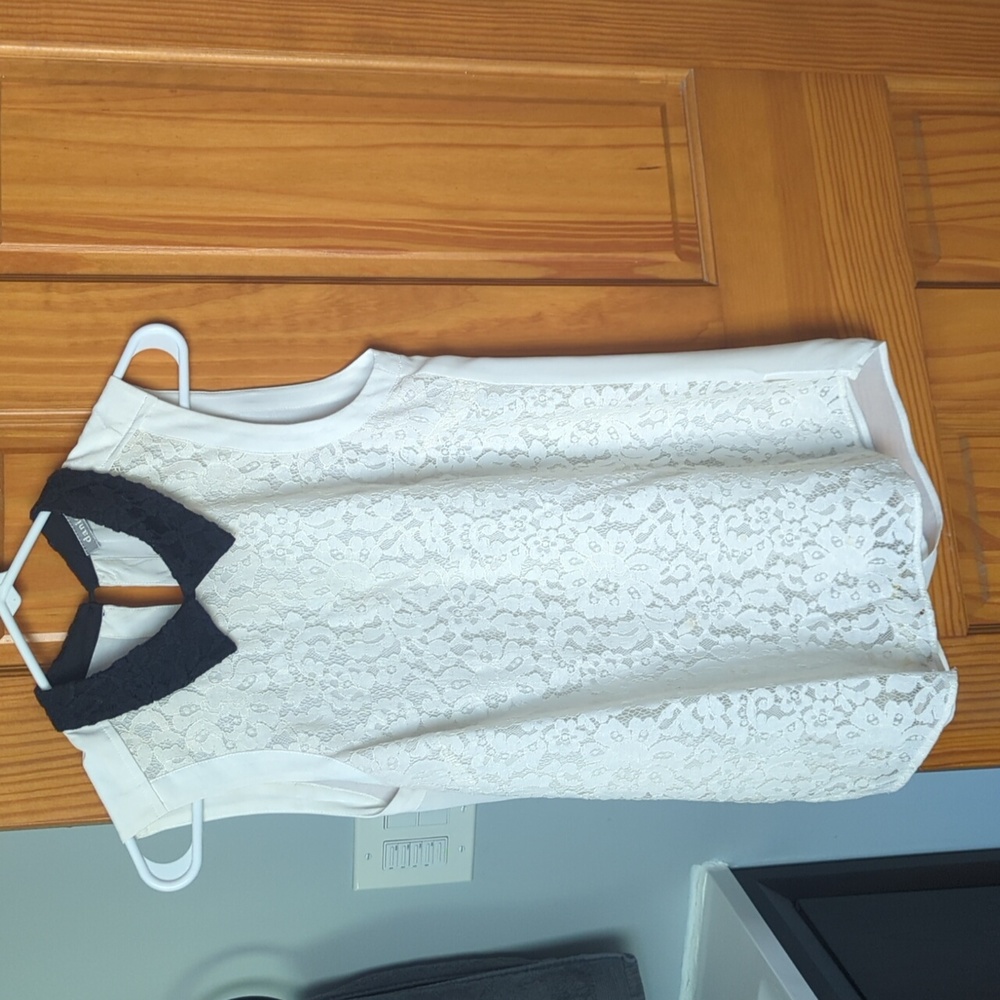 White lace black collar sleeveless top - Daniel Rainn XS